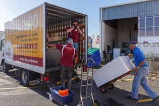 Retail Truck Drivers & Assistants